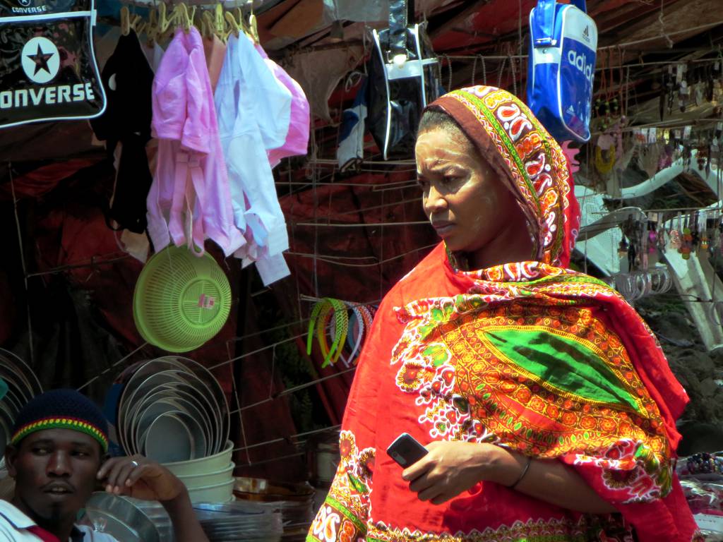 Payer et se faire livrer aux Comores - Mvola, espèces, taxi-moto